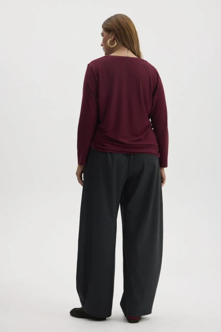 Брюки бананы костюмные со складками – фото – Plus Size 50–64 – Моно-Стиль