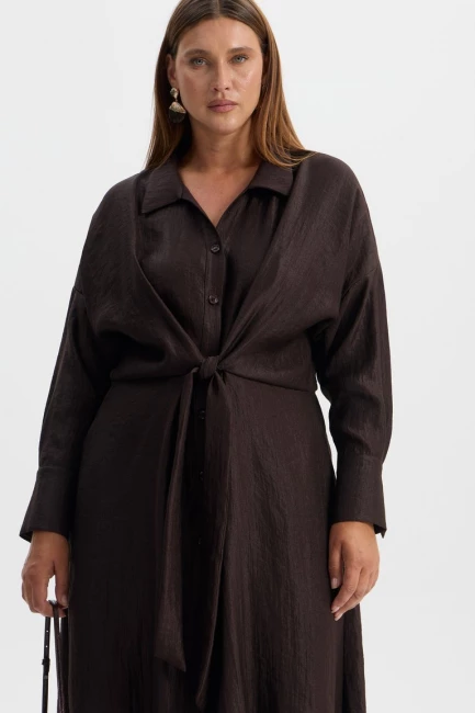 Платье с конструктивной завязкой и блеском – фото – Plus Size 50–64 – Моно-Стиль