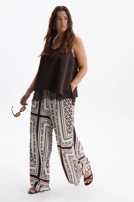 Топ с кружевом на тонких лямках – фото – Plus Size 50–64 – Моно-Стиль