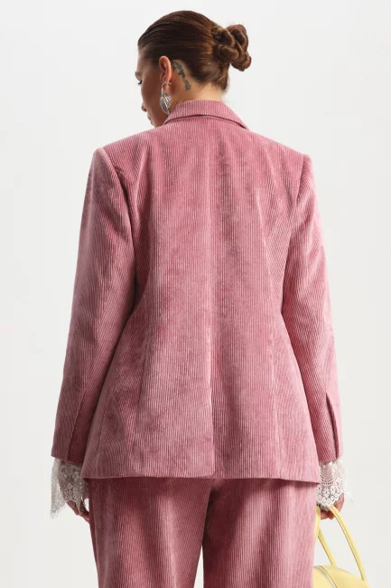 Жакет полуприталенного силуэта из вельвета