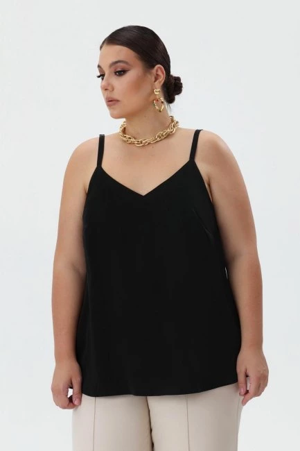 Черный топ из вискозного шелка на тонких лямках