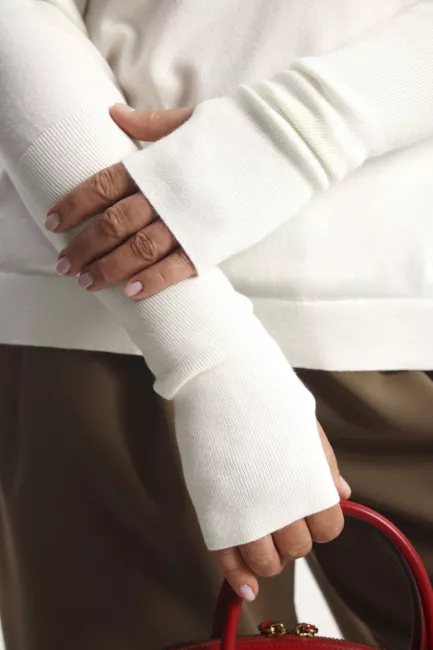 Бадлон с разрезом на горловине