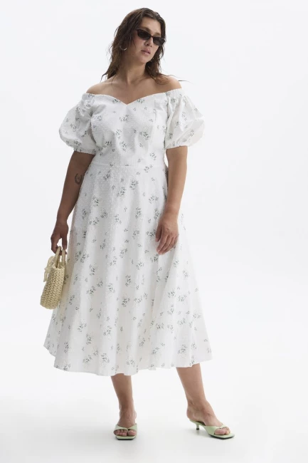 Платье из хлопка со спущенным плечом – фото – Plus Size 50–64 – Моно-Стиль