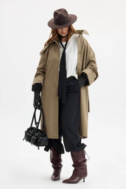 Тренч однобортный с рукавом реглан – фото – Plus Size 50–64 – Моно-Стиль
