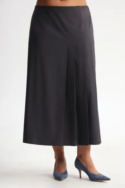 Юбка с боковыми складками и разрезом