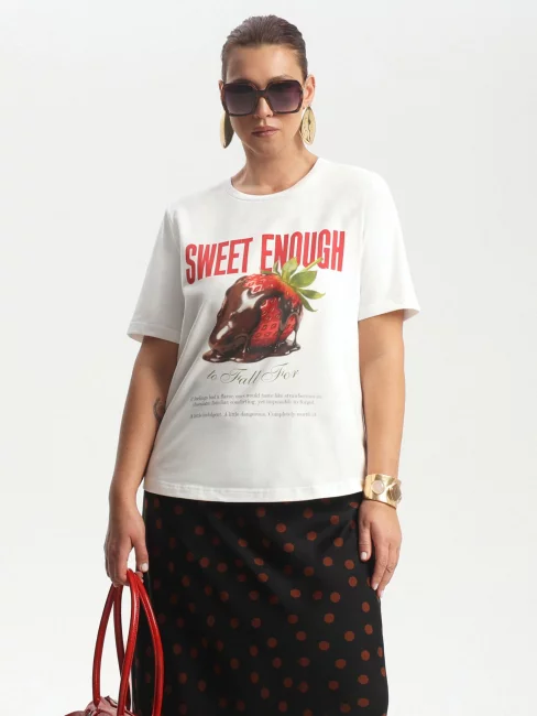 Футболка трикотаж с принтом клубника