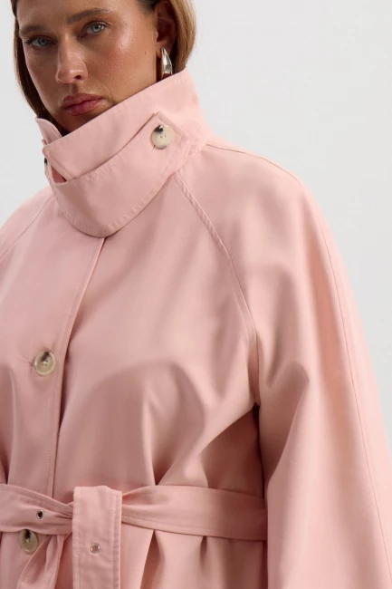 Тренч из хлопка розового цвета – фото – Plus Size 50–64 – Моно-Стиль