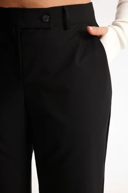 Брюки прямые черного цвета