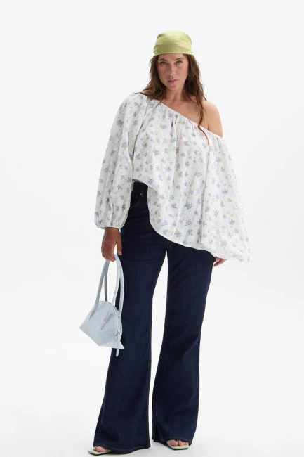 Джинсы буткат темно-синего цвета – фото – Plus Size 50–64 – Моно-Стиль