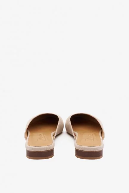 Мюли с острым мысом из молочной замши