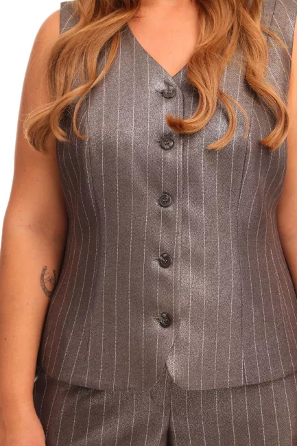 Приталенный жилет в полоску с металлизированным блеском