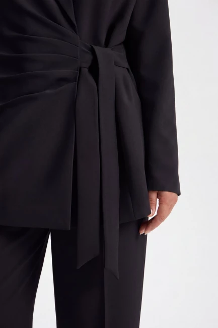 Жакет с драпировкой и боковым запахом – фото – Plus Size 50–64 – Моно-Стиль