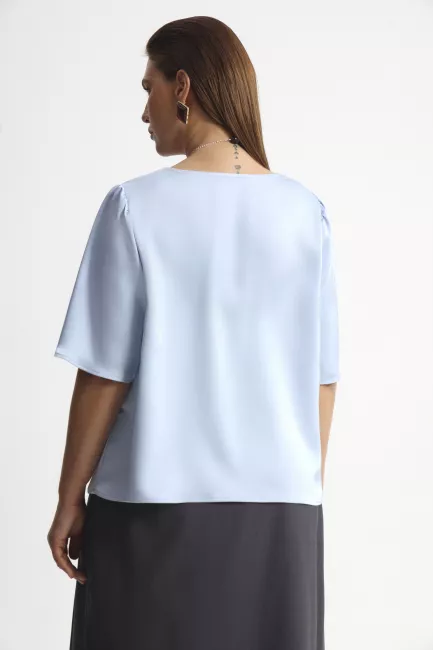 Блузка из поливискозы с коротким рукавом
