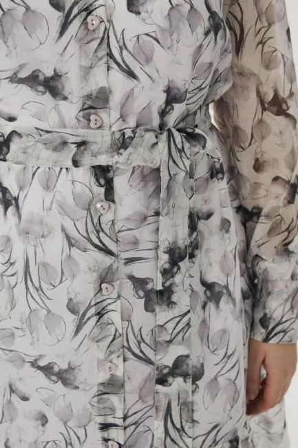 Платье с воланом и принтом из тенселя