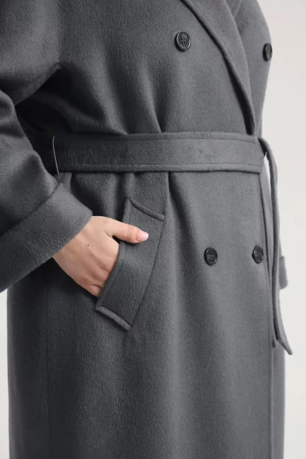 Пальто реглан из шерсти с разрезом на рукаве