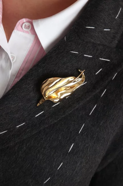 Брошь золотая калла