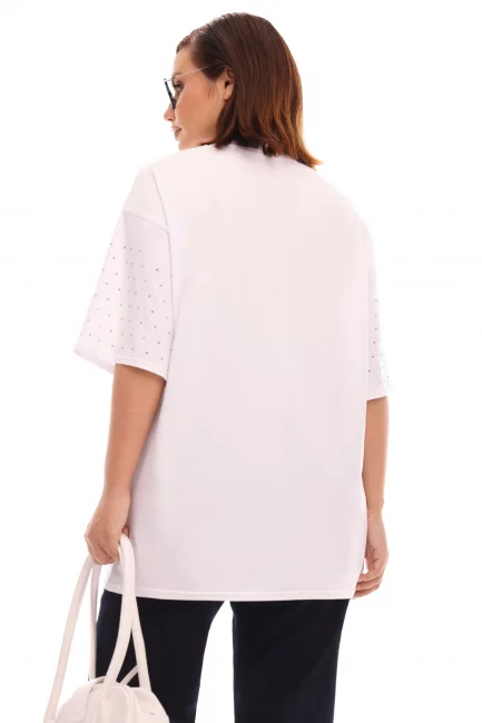 Белая трикотажная футболка с декоративными стразами Белая трикотажная футболка с декоративными стразами