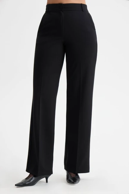 Черные прямые брюки – фото – Plus Size 50–64 – Моно-Стиль