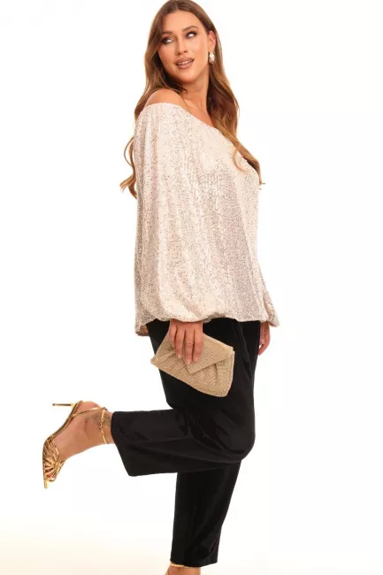 Молочная блузка с пайетками и спущенным плечом