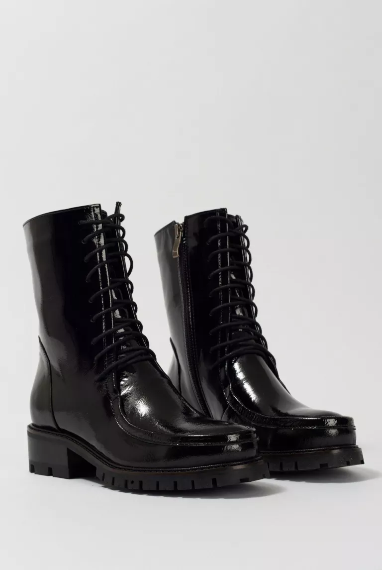 Высокие лакированные ботинки на шнуровке и молнии с увеличенной полнотой Высокие лакированные ботинки на шнуровке и молнии с увеличенной полнотой