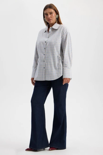 Джинсы буткат темно-синего цвета – фото – Plus Size 50–64 – Моно-Стиль