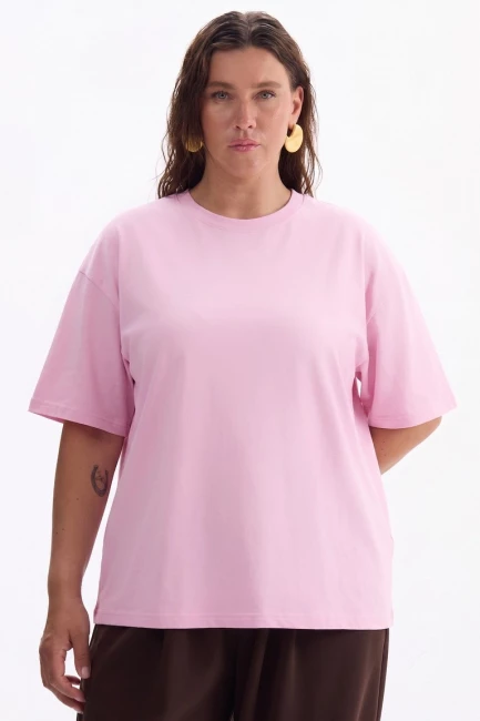 Розовая оверсайз футболка – фото – Plus Size 50–64 – Моно-Стиль
