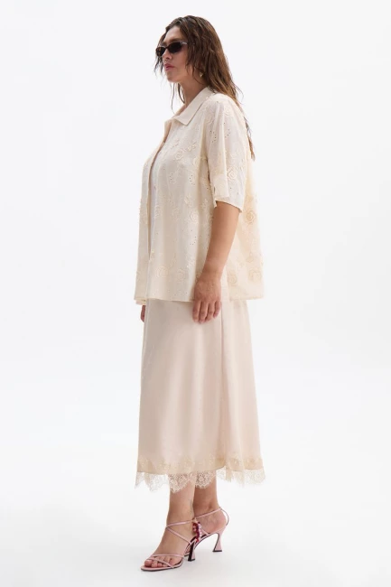 Блузка с коротким рукавом из шитья – фото – Plus Size 50–64 – Моно-Стиль