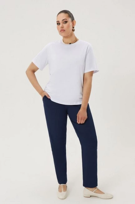 Белая футболка relaxed fit с вышивкой и круглым вырезом