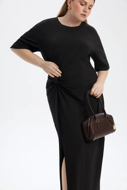 Платье футболка с декоративным узлом на рост 172