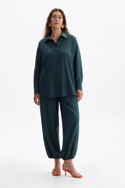 Брюки баллоны из тенселя изумрудного цвета – фото – Plus Size 50–64 – Моно-Стиль