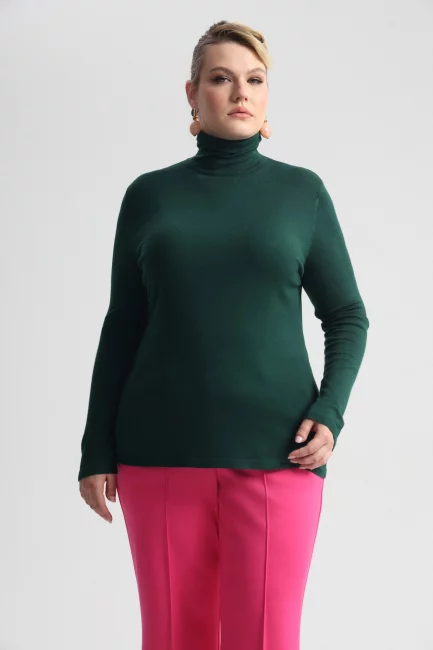 Водолазка зеленого цвета