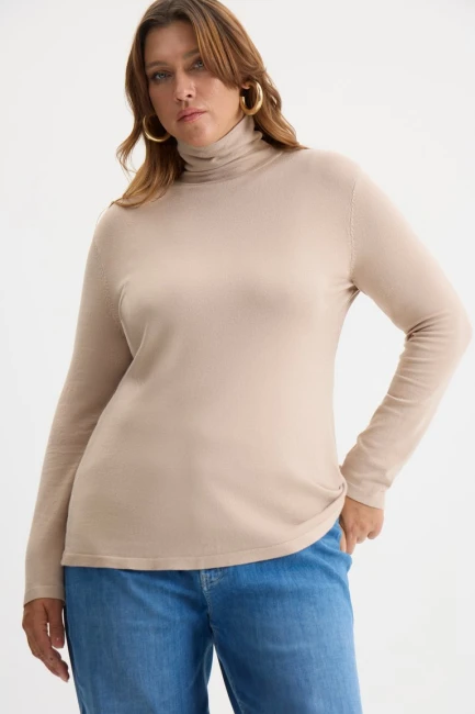 Водолазка из вискозы бежевого цвета – фото – Plus Size 50–64 – Моно-Стиль