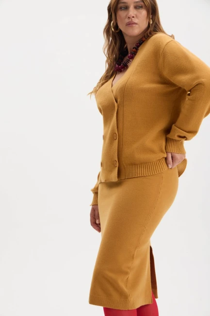 Костюм с вязаным двубортным жакетом и юбкой – фото – Plus Size 50–64 – Моно-Стиль