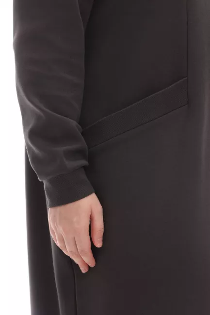 Платье трикотажное в спортивном стиле