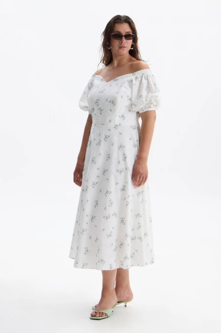 Платье из хлопка со спущенным плечом – фото – Plus Size 50–64 – Моно-Стиль