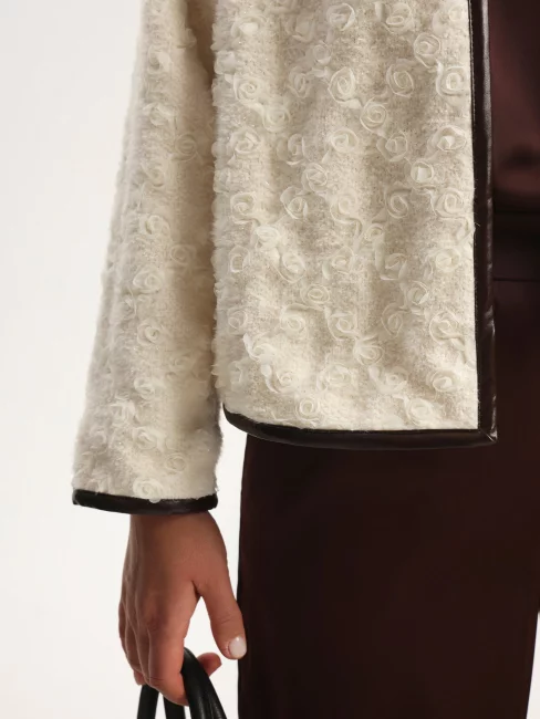 Жакет из фактурного трикотажа на завязке