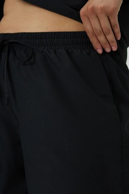 Черные шорты бермуды relaxed fit из смесового хлопка