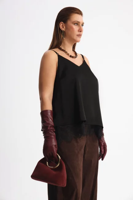 Топ с асимметричным низом и кружевом