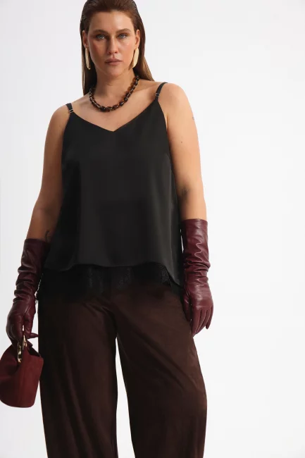 Топ с асимметричным низом и кружевом