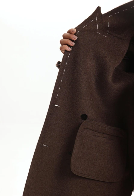 Полупальто жакет из шерсти с акцентными швами – фото – Plus Size 50–64 – Моно-Стиль