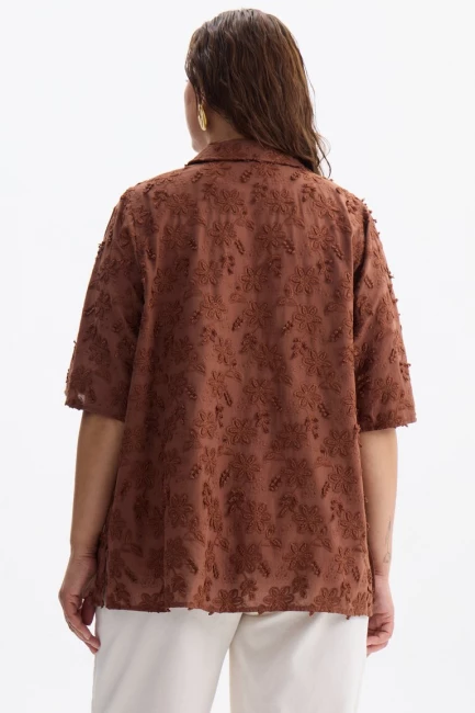 Блузка с английской вышивкой и коротким рукавом – фото – Plus Size 50–64 – Моно-Стиль