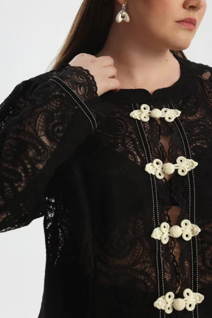 Блузка из кружева с застежкой панькоу