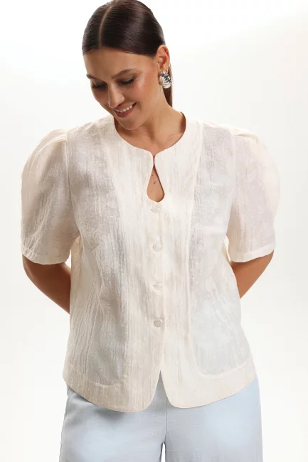Блузка с коротким рукавом и фактурным рисунком