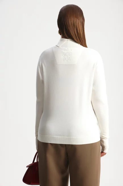 Бадлон с разрезом на горловине