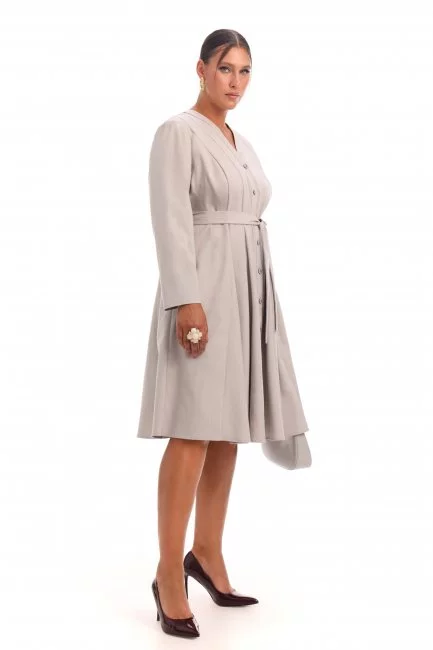 Платье из костюмной ткани на пуговицах с расклешенной юбкой