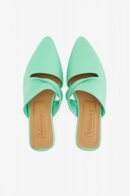 Мюли с острым мысом из салатовой кожи