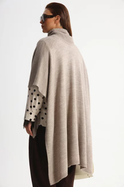 Пончо с воротником гольф