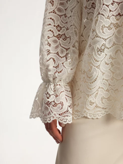 Блузка с бантом лавальер из кружева