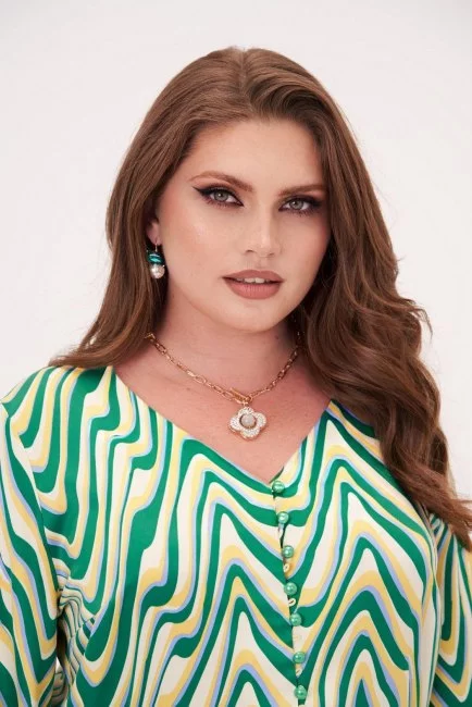 Платье на пуговицах с зеленым принтом