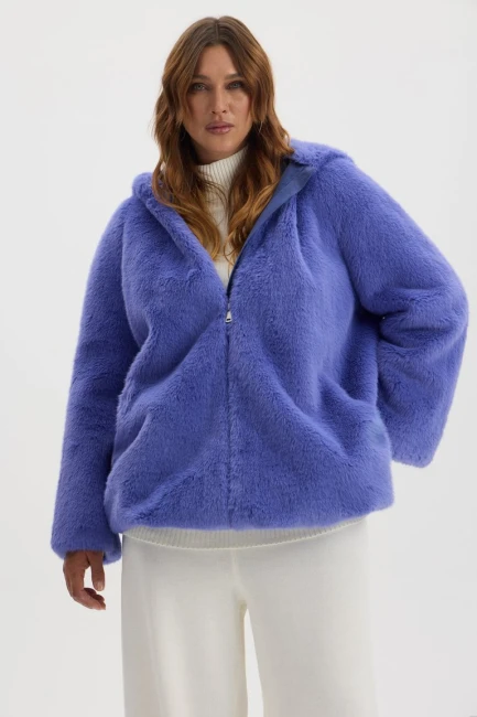 Шуба из экомеха норки с капюшоном – фото – Plus Size 50–64 – Моно-Стиль